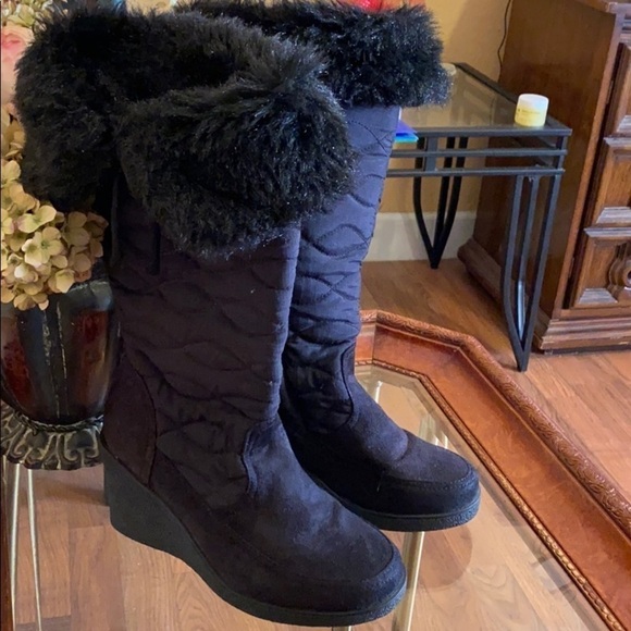 Black fur boots with small heel - Picture 3 of 5